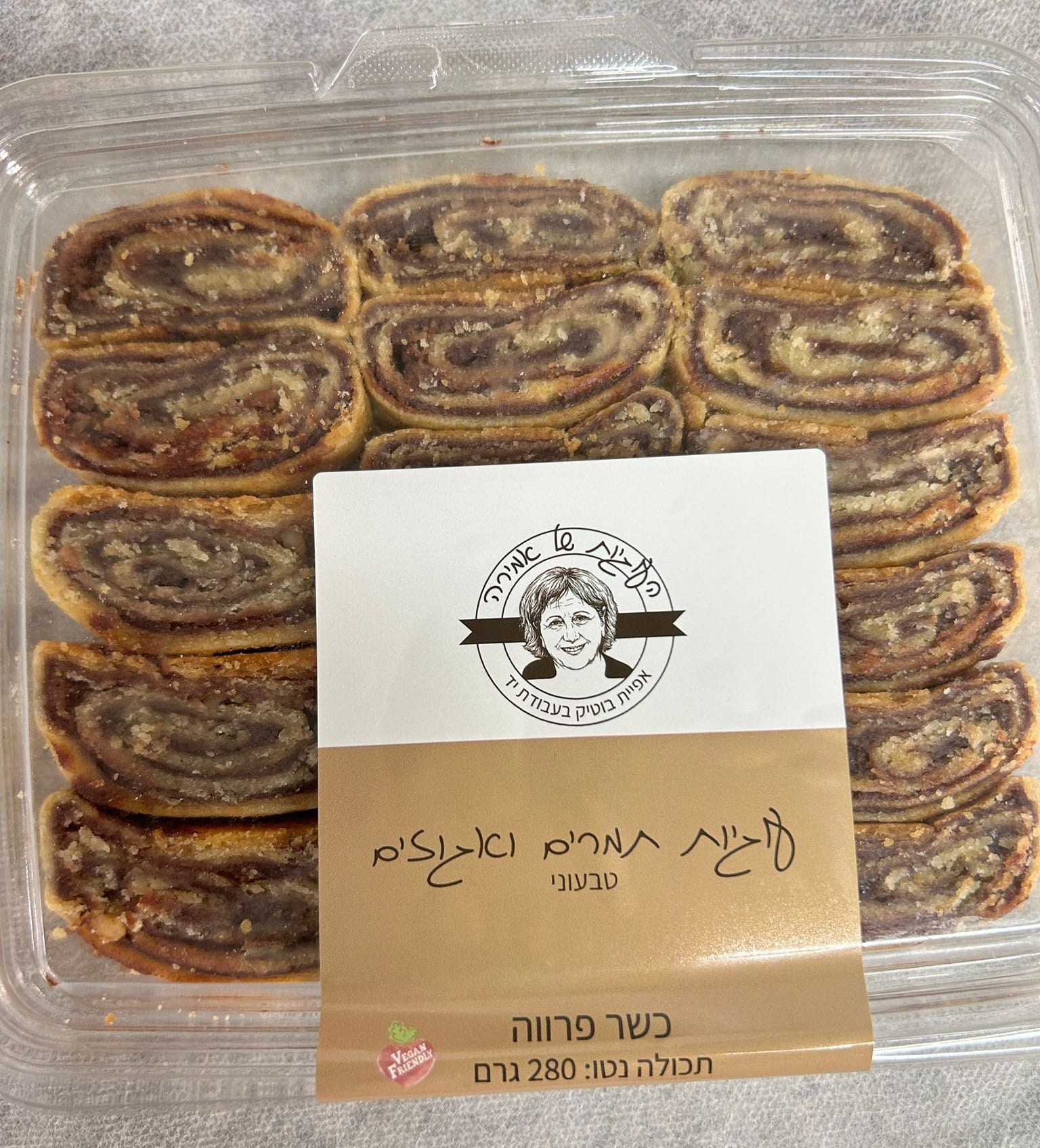 עוגיות תמרים ואגוזים